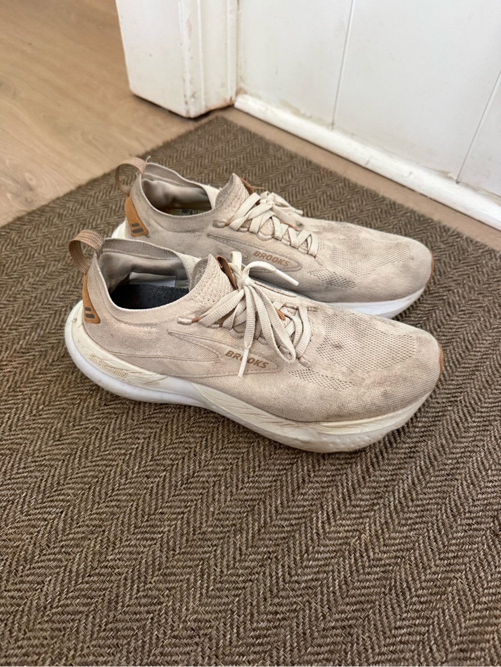 Brooks women's Athletic Sneakers in Light Beige with White Sole glycerin